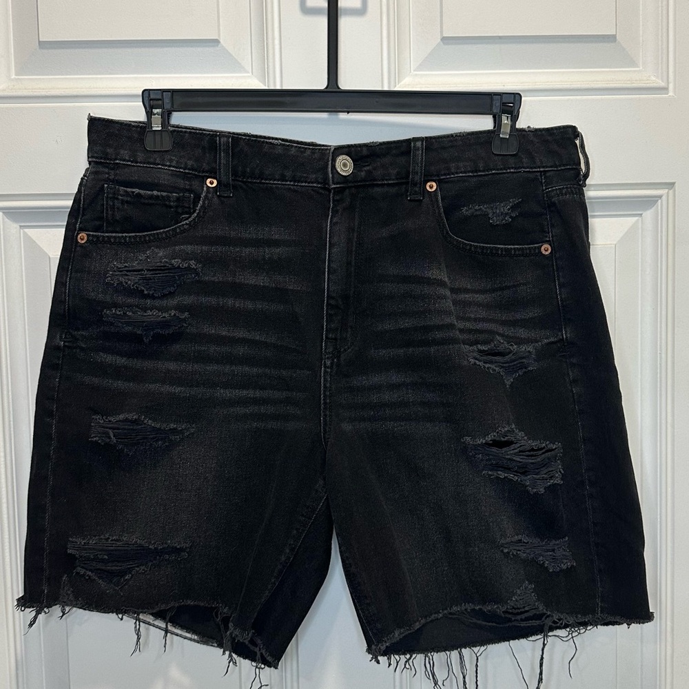American Eagle Outfitters Black Distressed Jean Shorts size 16